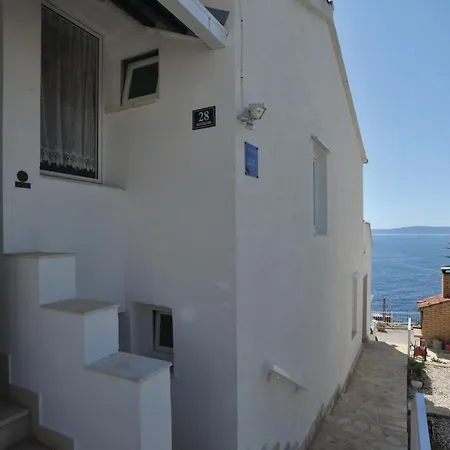 Amazing In Okrug Gornji With Wifi *