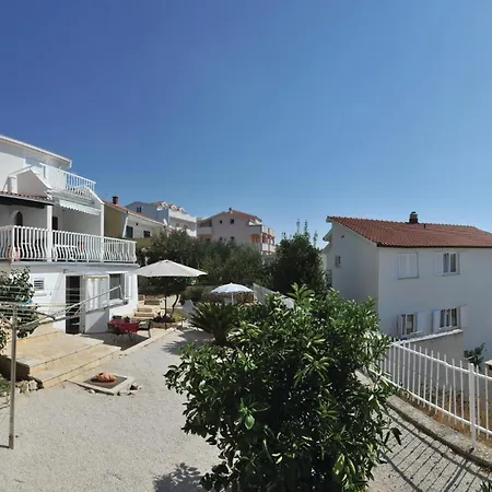 Appartamento Amazing In Okrug Gornji With Wifi *